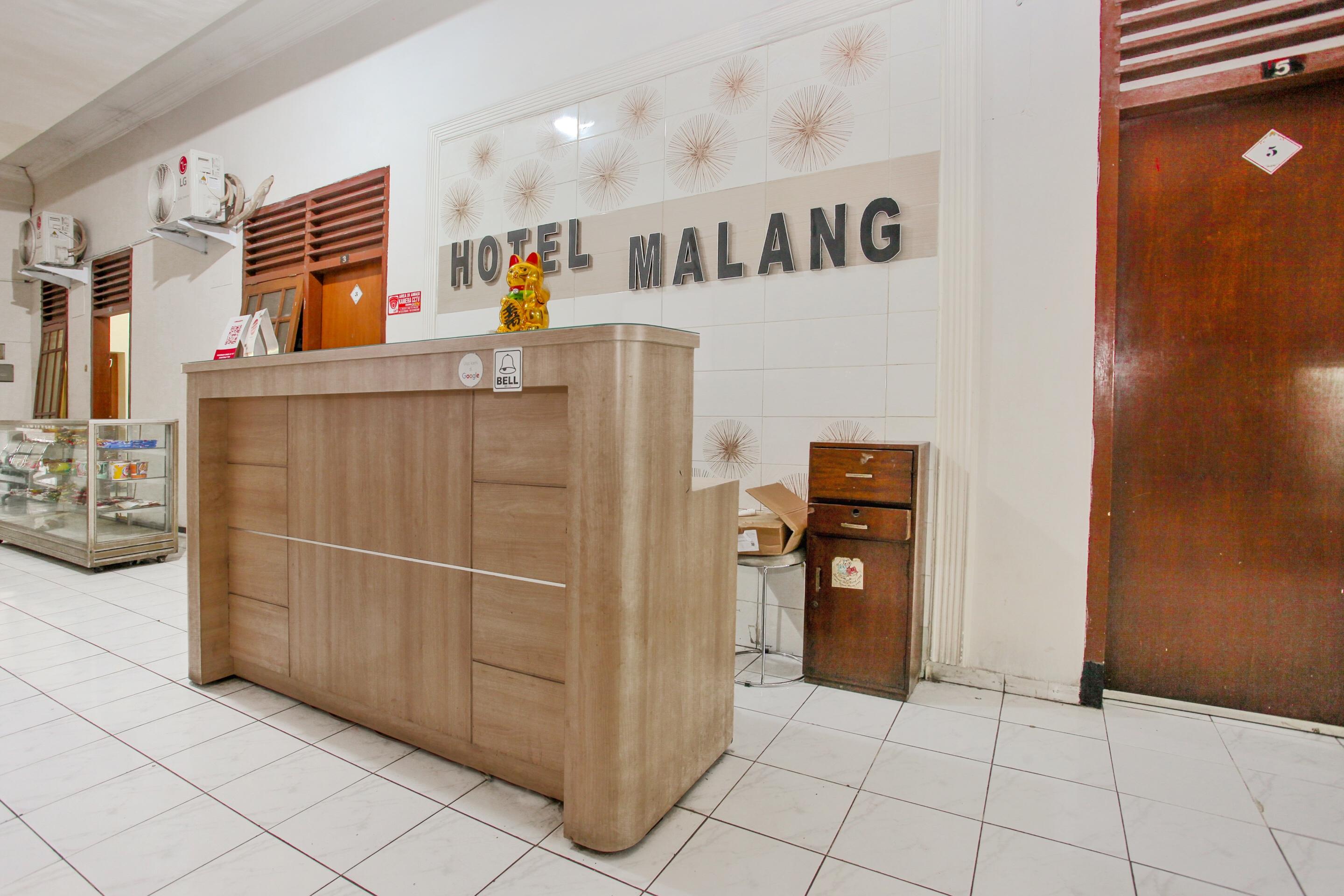 Hotel Malang Near Alun Alun Malang Redpartner Exterior photo