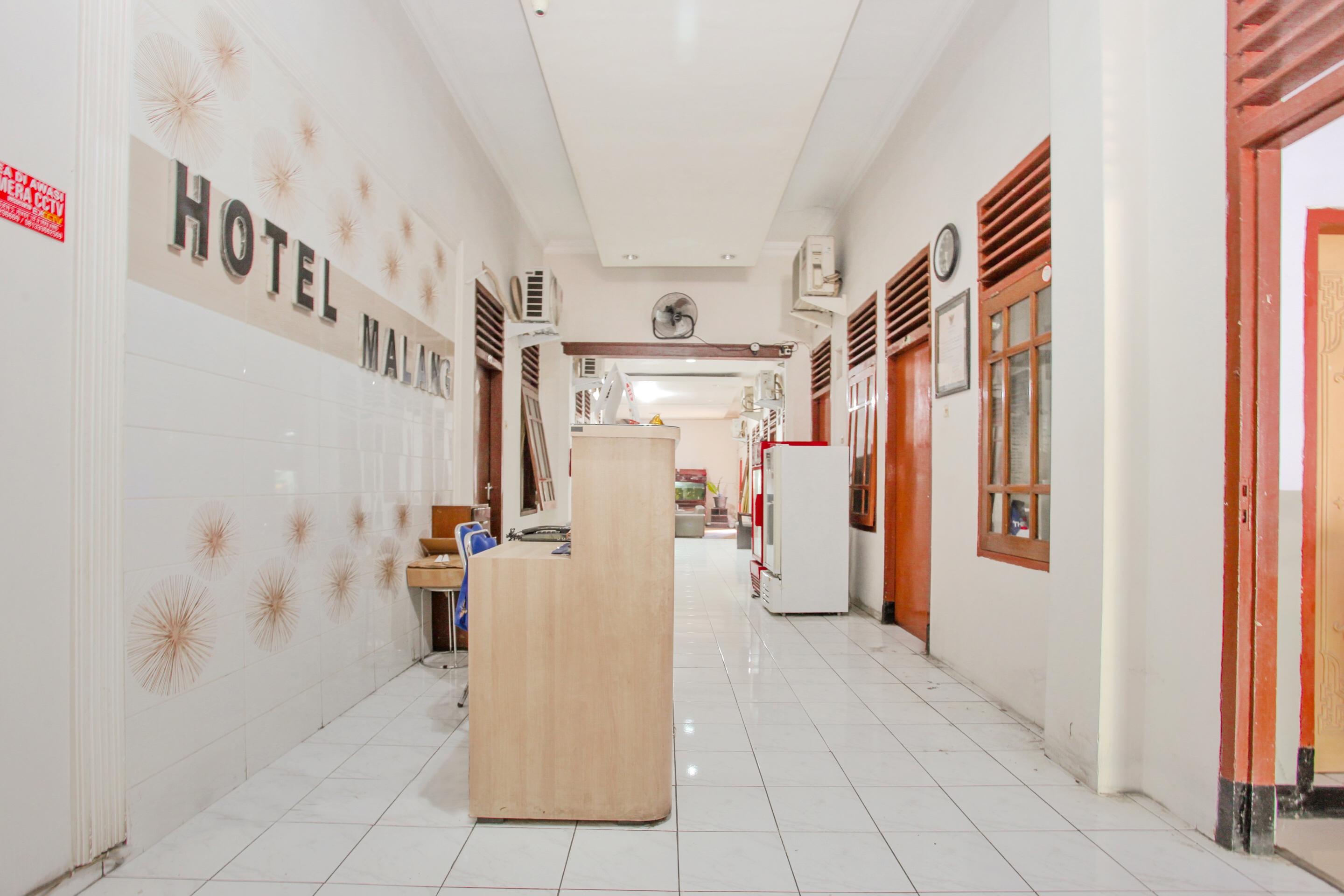 Hotel Malang Near Alun Alun Malang Redpartner Exterior photo